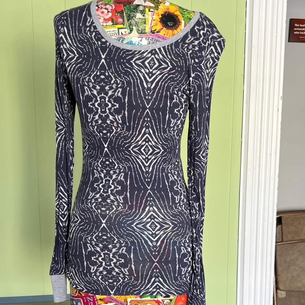 BKE Black and White Geometric Long Sleeve Dress